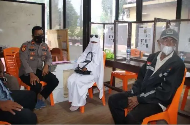 Sempat Meresahkan Warga Pringsewu, Wanita Berpakaian Serba Putih Diamankan Polisi