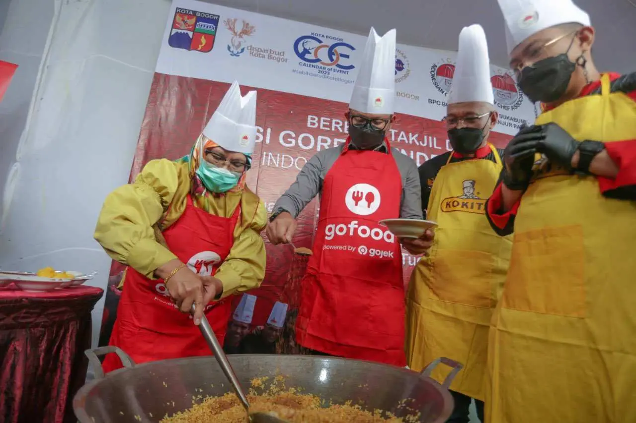 ICA BPC Bogor Raya Bagikan 2022 Porsi Nasi Goreng Kebuli di Acara Live Cooking
