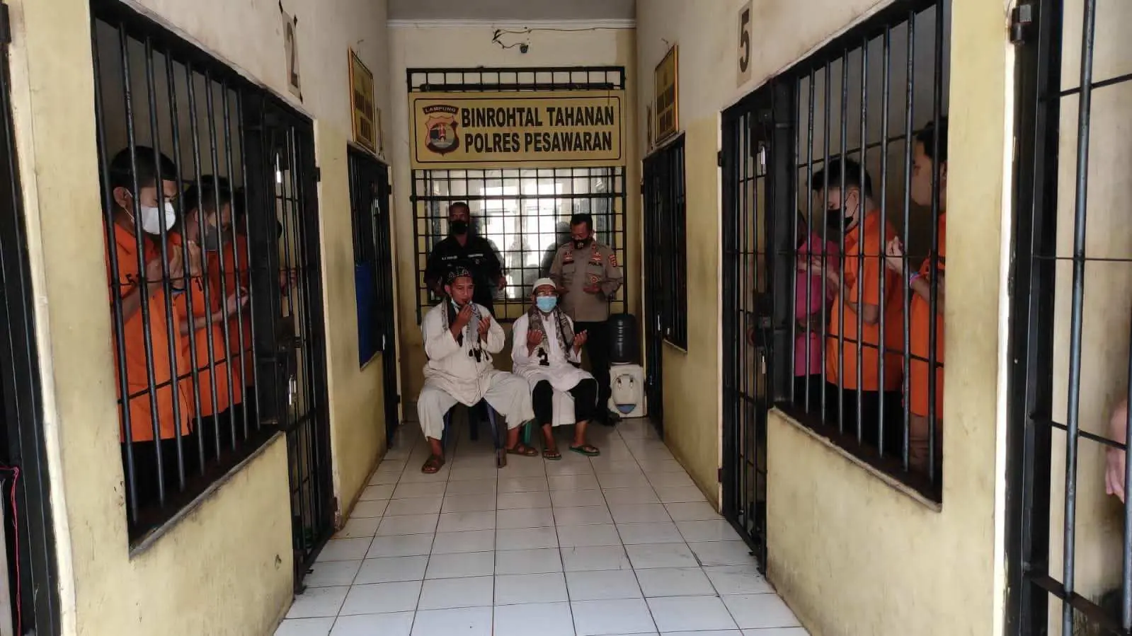 Polres Pesawaran Hadirkan Penceramah Berikan Tausiah Kepada Para Tahanan