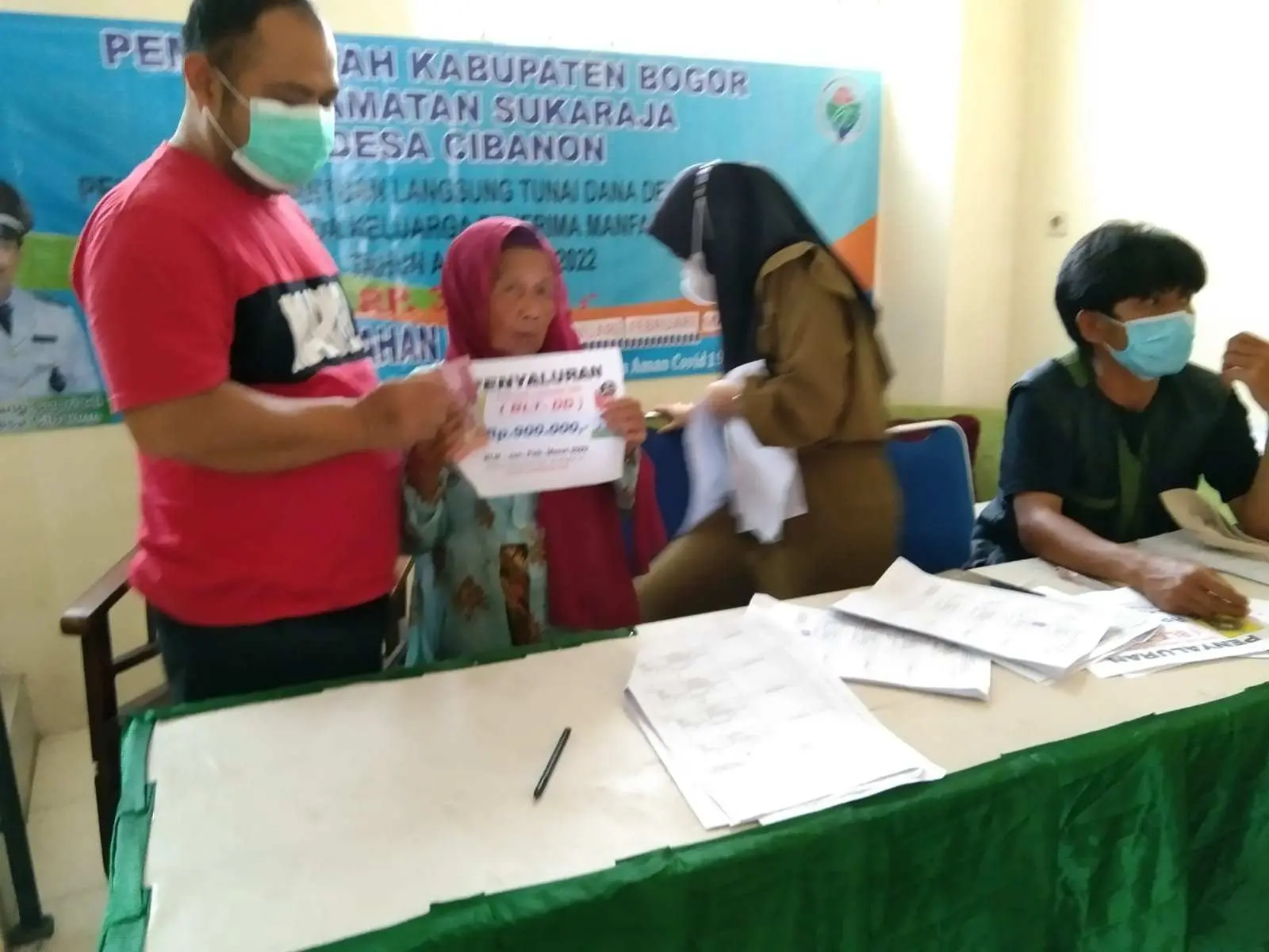 Penyerahan BLT DD Tahap 1 Desa Cibanon Berlangsung Kondusif