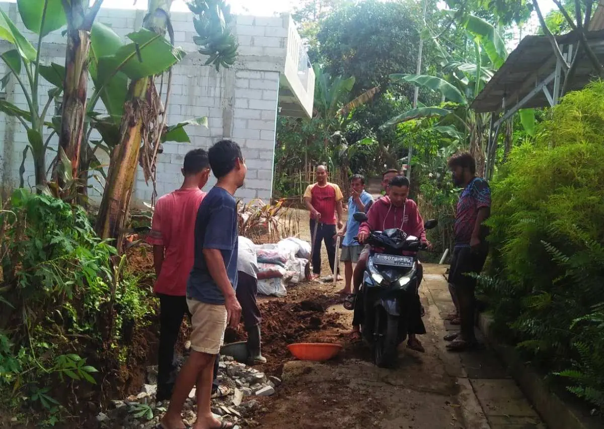 Warga Kampung Bitung Pesantren Dambakan Betonisasi Jalan