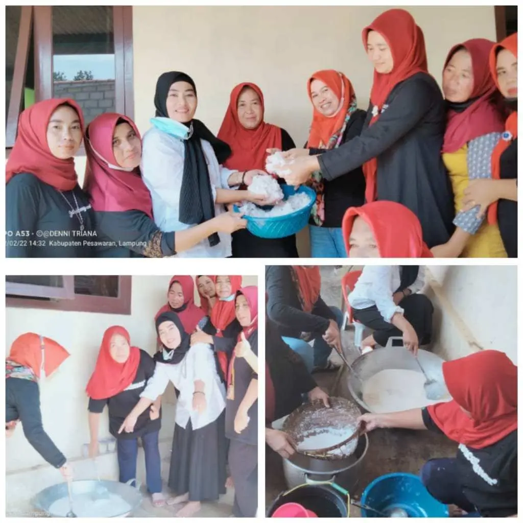 Minyak Goreng Langka, Kader PKK Desa Kebagusan Buat Minyak Goreng Dari Kelapa