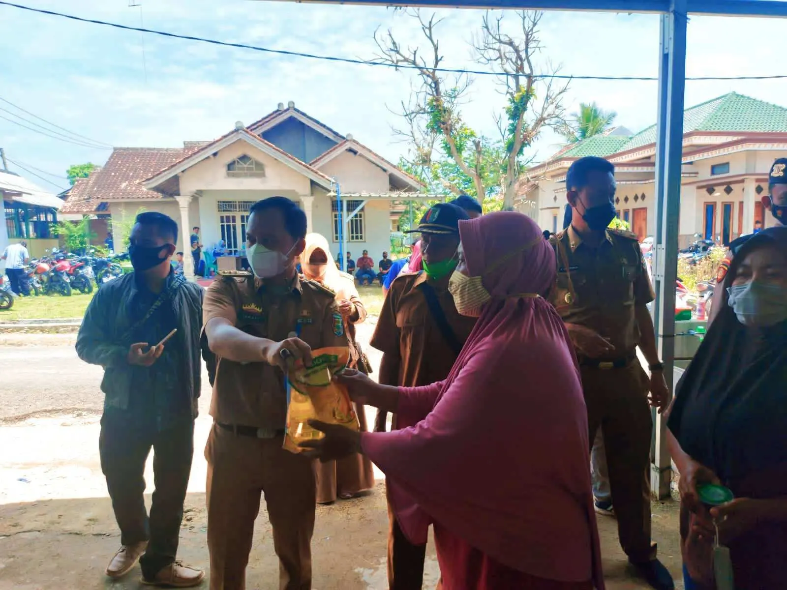 Pemkab Pesawaran Gelar OP Minyak Goreng Di Kecamatan Way Lima