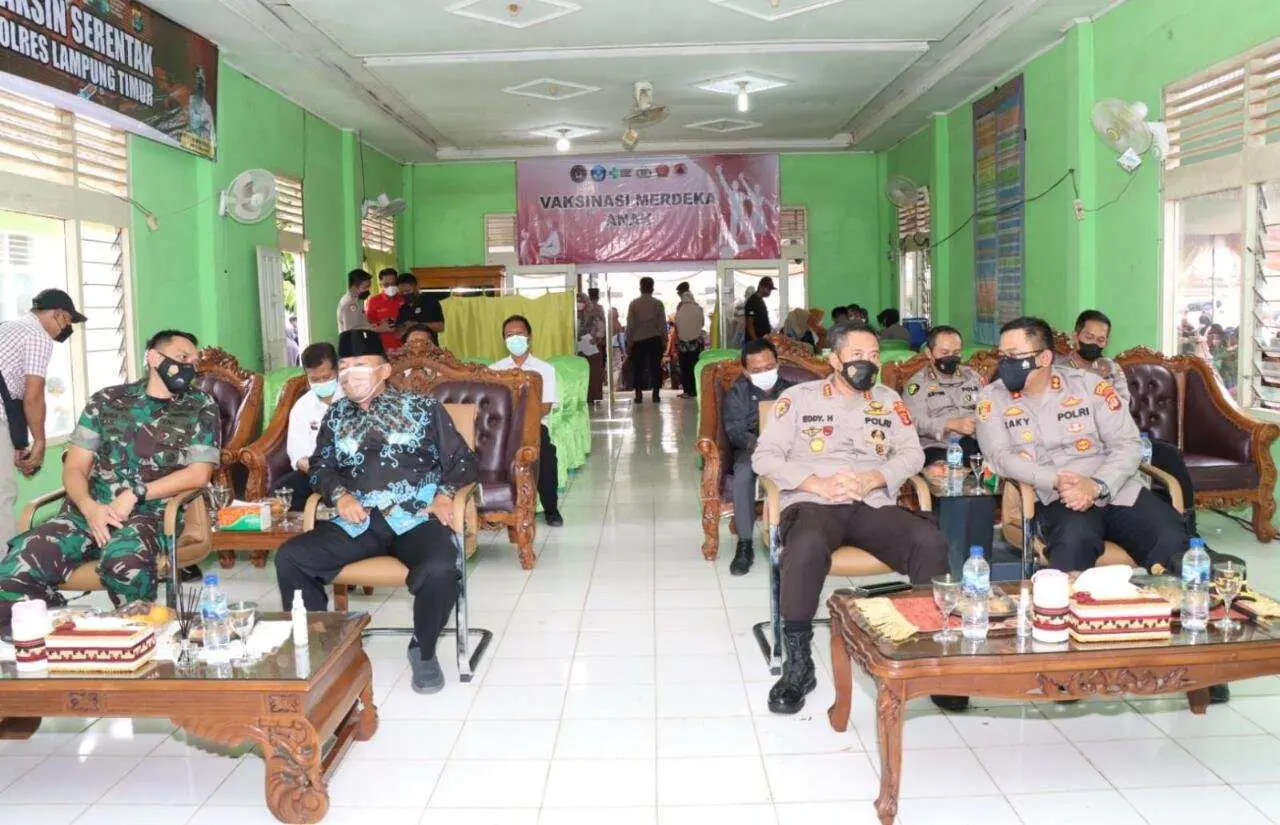 Kapolri Pantau Vaksinasi Massal Booster Covid-19 di Lampung Timur