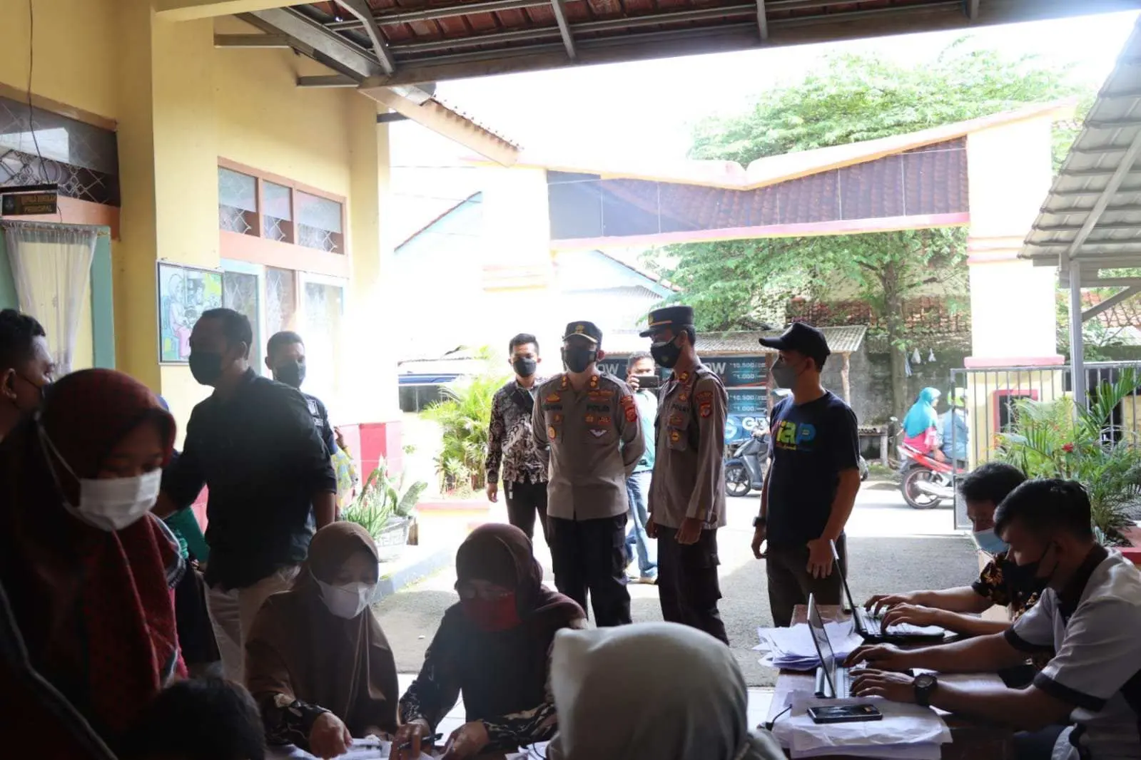 Kapolres Majalengka Tinjau Vaksinasi Anak  di SDN 1 Cicenang