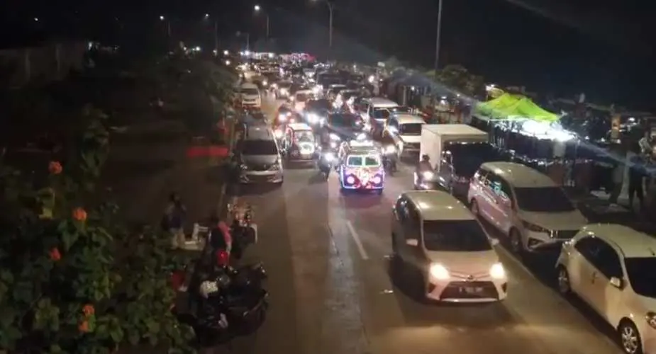 Keramaian GOR Pakansari di Waktu Malam