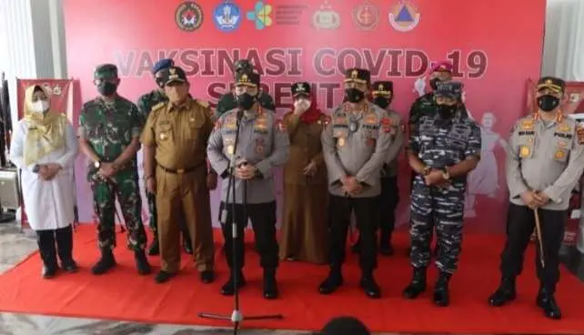 Vaksinasi Serentak Seluruh Indonesia Gubernur Lampung Dampingi Kapolri