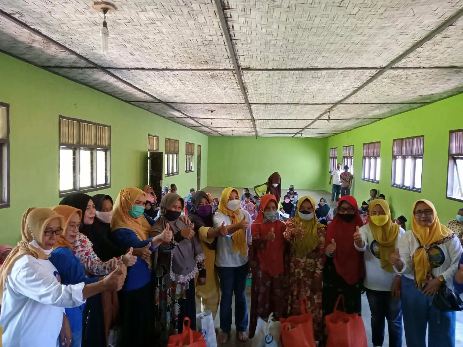 Syukuran Ultah Ke – 37 Nanda Indira Dendi Menggelar Bakti Sosial