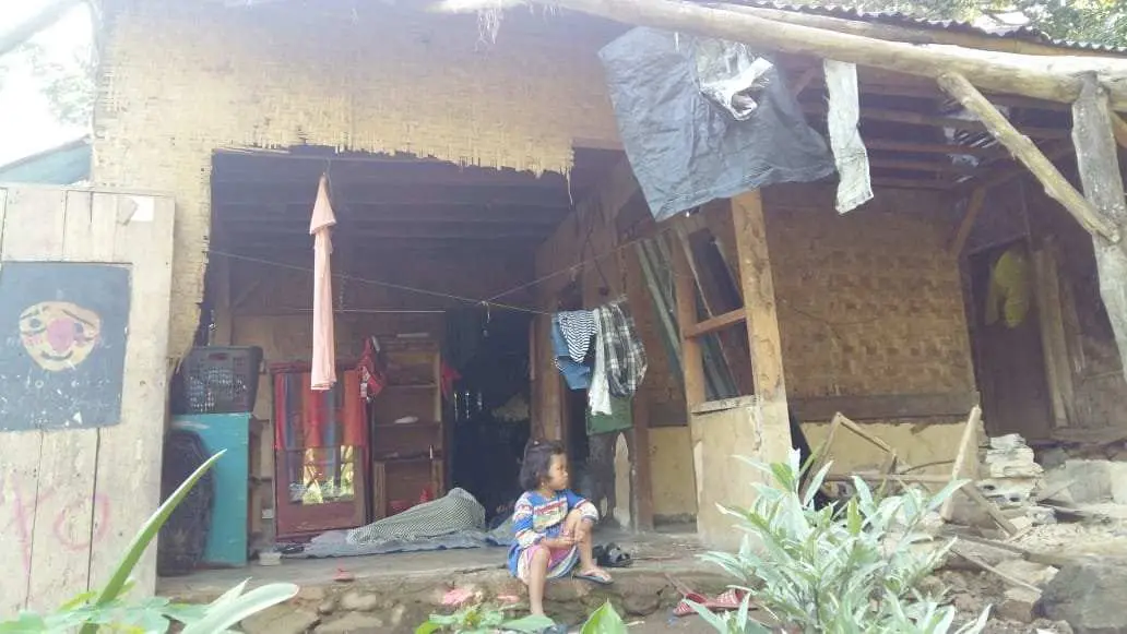 Warga Tidak Mampu Tinggal di Rumah Nyaris Rubuh, Minim Perhatian Pemerintah