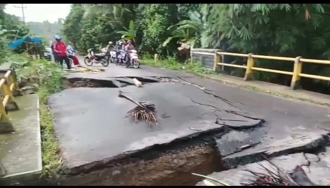 Akses Jalan Way Ratai – Bandar Lampung Terputus