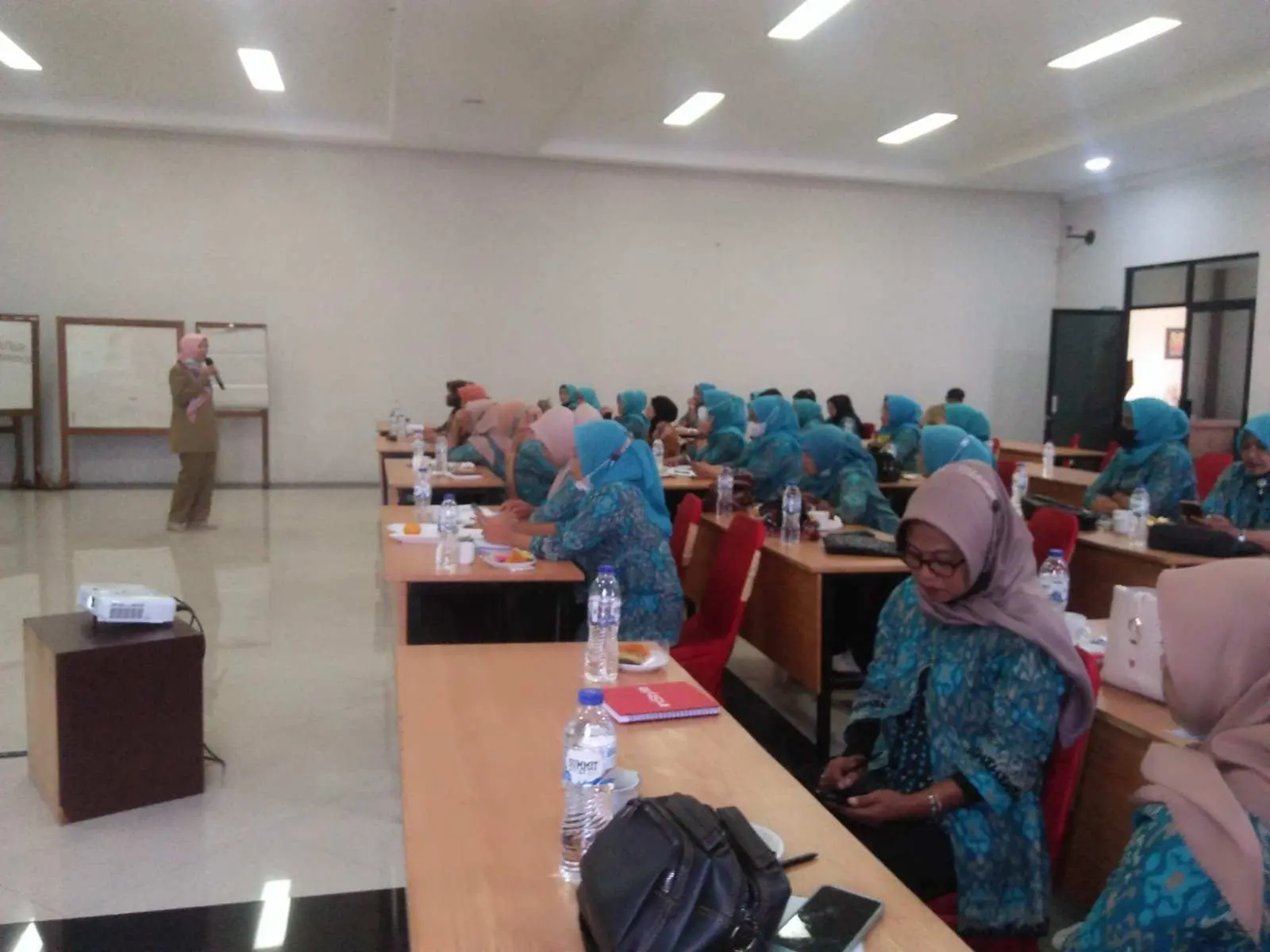 Pemdes Megamendung Sosialisasikan Peningkatan Kapasitas Kader Posyandu