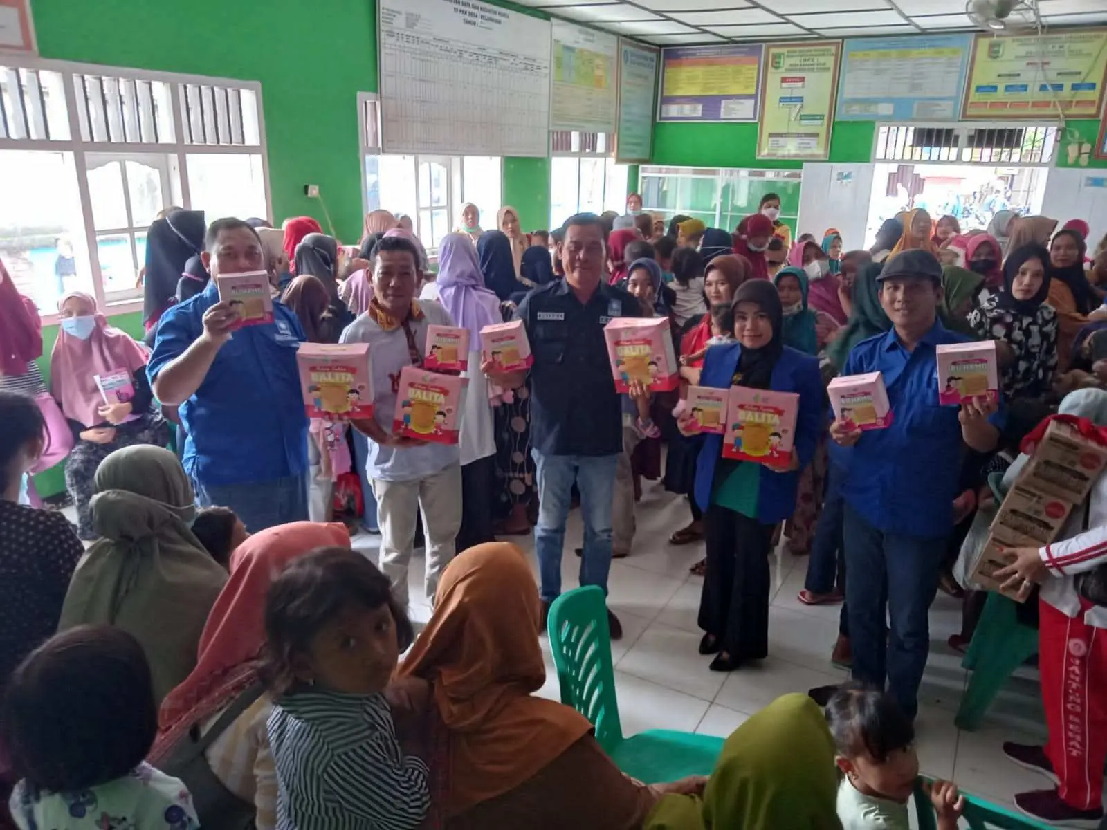 DPD PAN Pesawaran Bagikan Makanan Tambahan Ibu Hamil Dan Balita