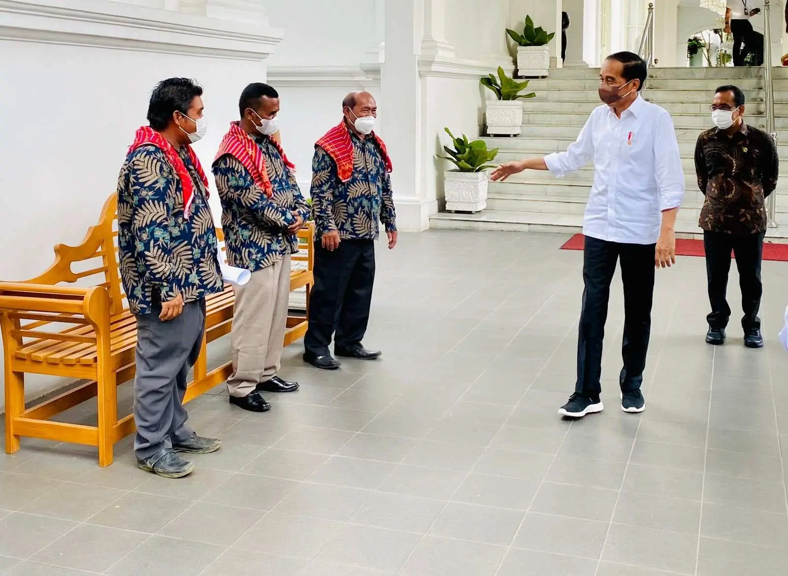 Presiden Jokowi Terima Perwakilan Warga Liang Melas Datas di Istana