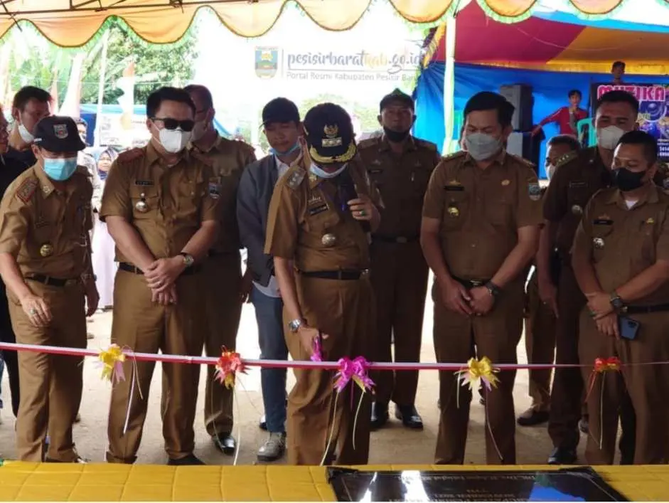 Bupati Pesibar Resmikan Jalan Sukamarga Cahaya Negeri-Lintik Kecamatan Lemong