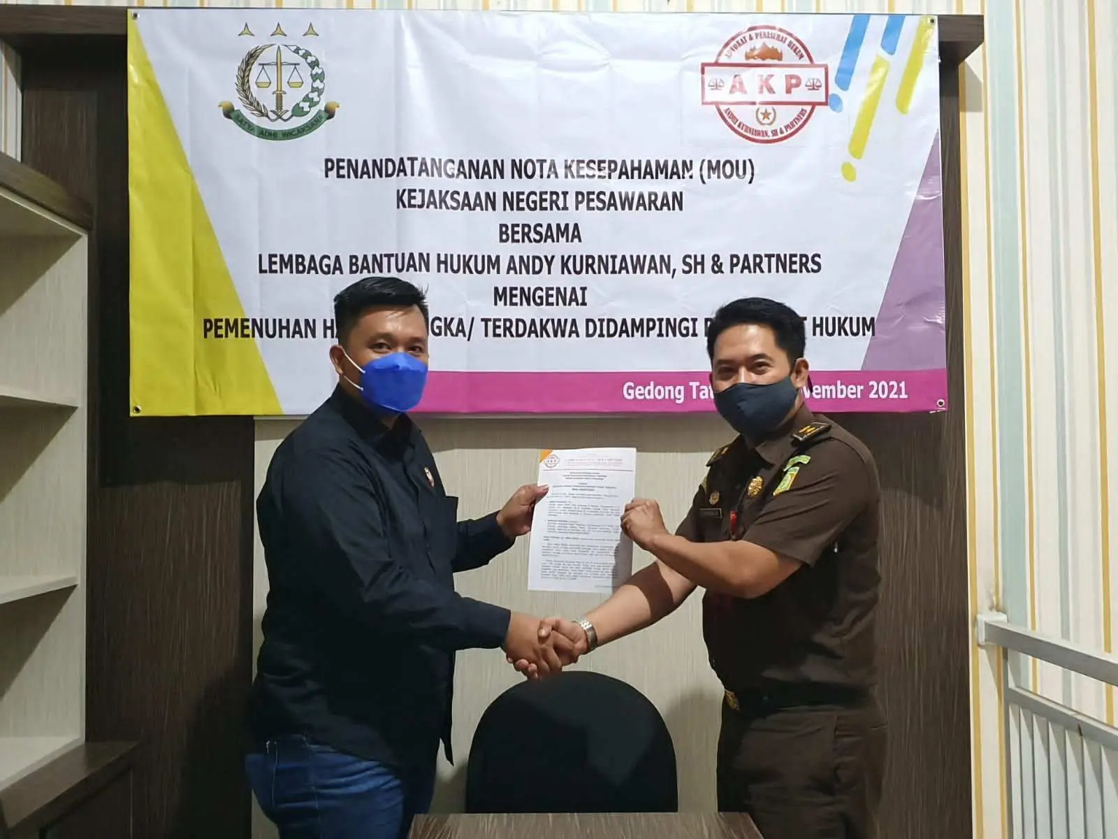 Kantor Hukum Andri Kurniawan SH & Partners Tandatangani MoU dengan Kejari Pesawaran