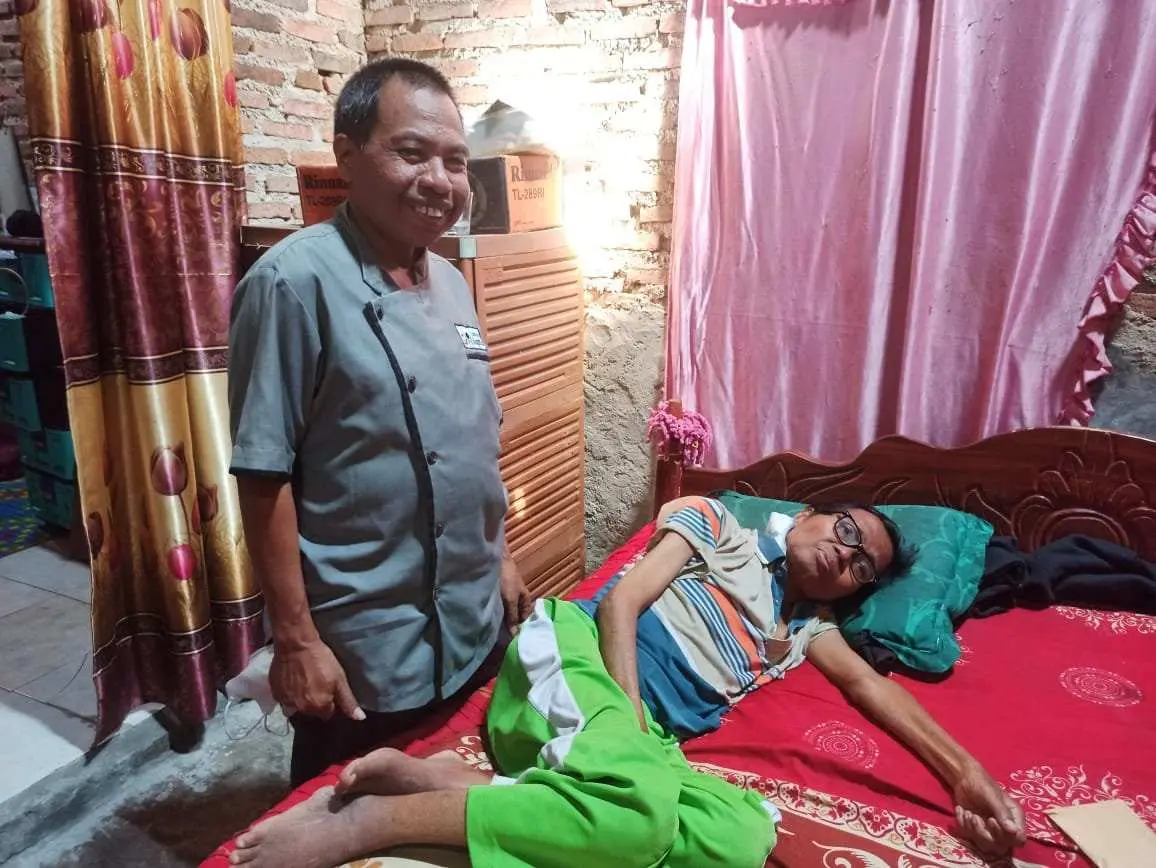 Jenguk Salah Satu Pendiri SMK Pelita, Aunurrofik Doakan Kesembuhan Untuk Mujiono