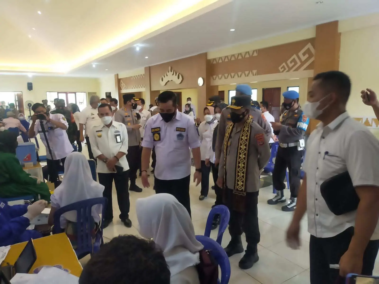 Wakapolda Lampung Tinjau Pelaksanaan Vaksinasi di Pesawaran