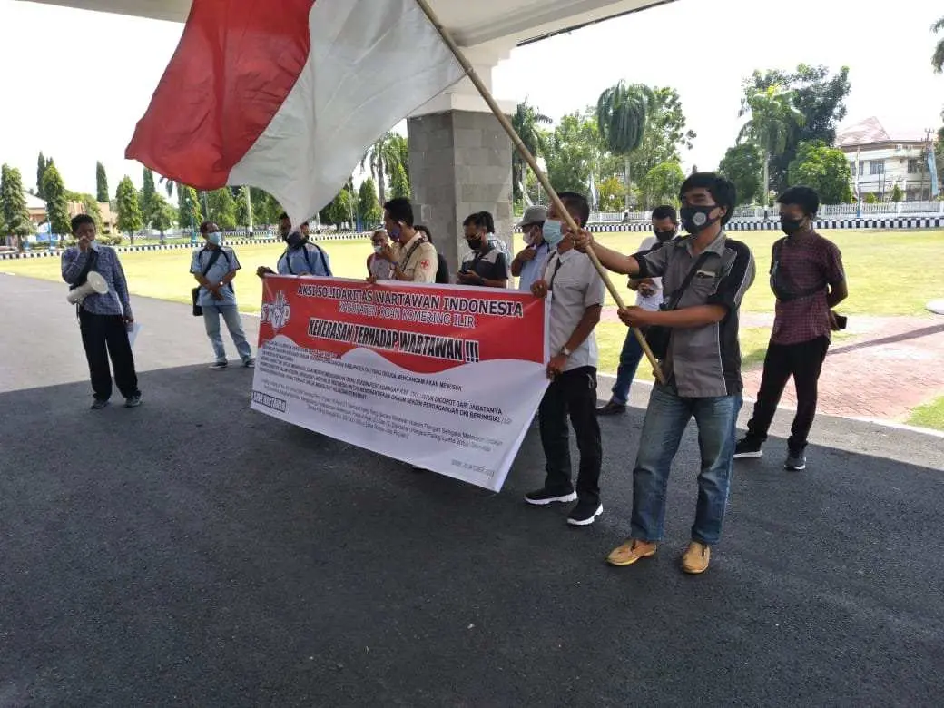 Puluhan Wartawan Seruduk Kantor Bupati OKI Terkait Sekdis Perdagangan Ingin Menusuk Dan Menyantet Wartawan