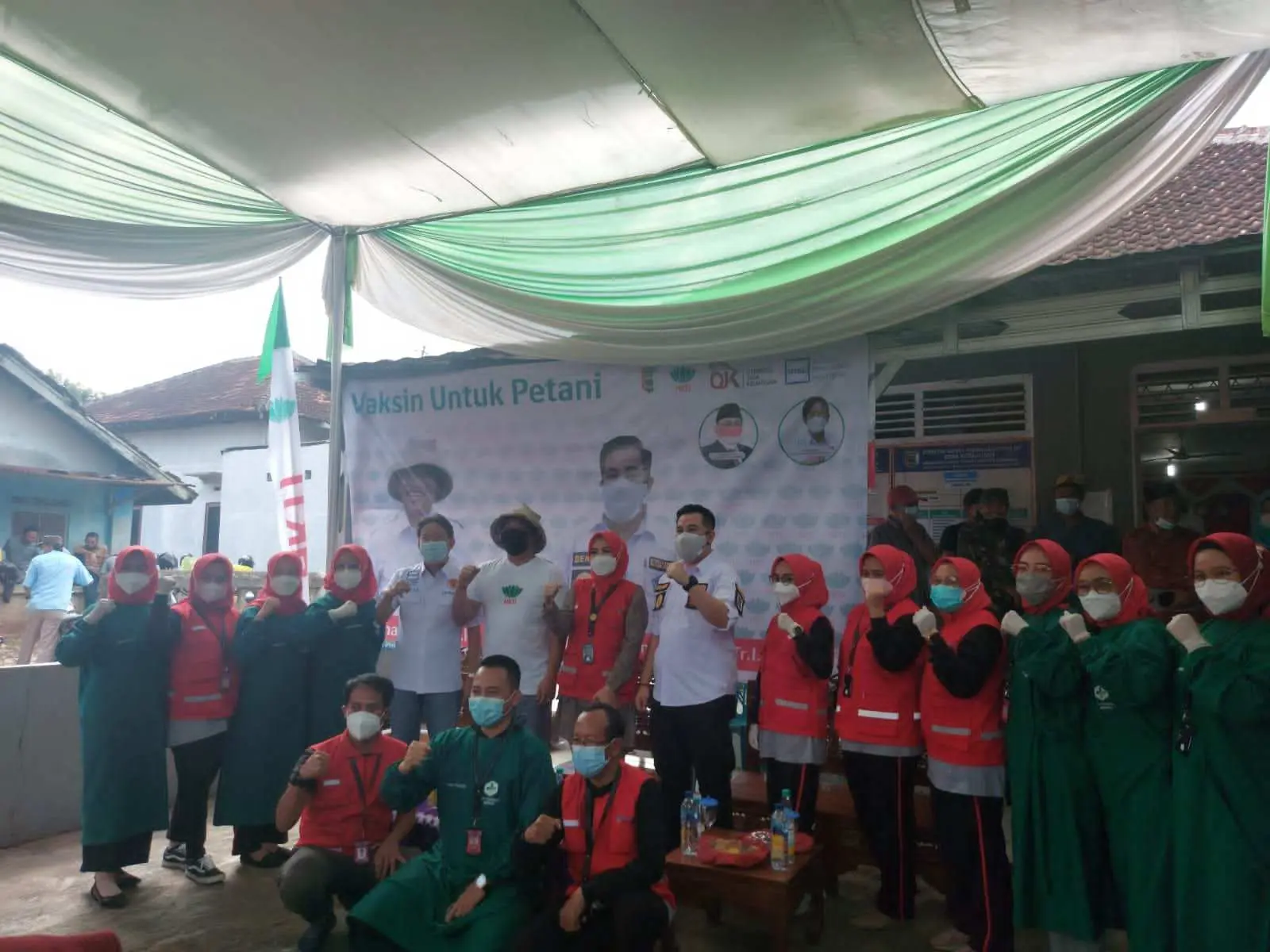 Petani Andan Jejama Mendapat Vaksinasi Dari HKTI Dan Apindo