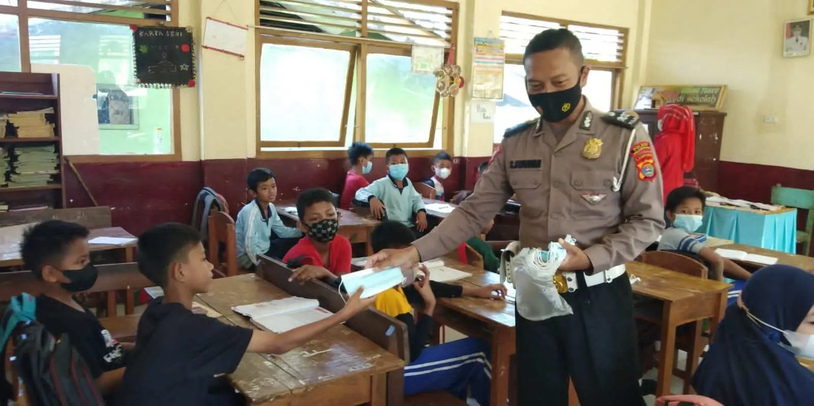 Satlantas Polres Pesawaran Sosialisasikan Tertib Berlalulintas Ke Siswa SD