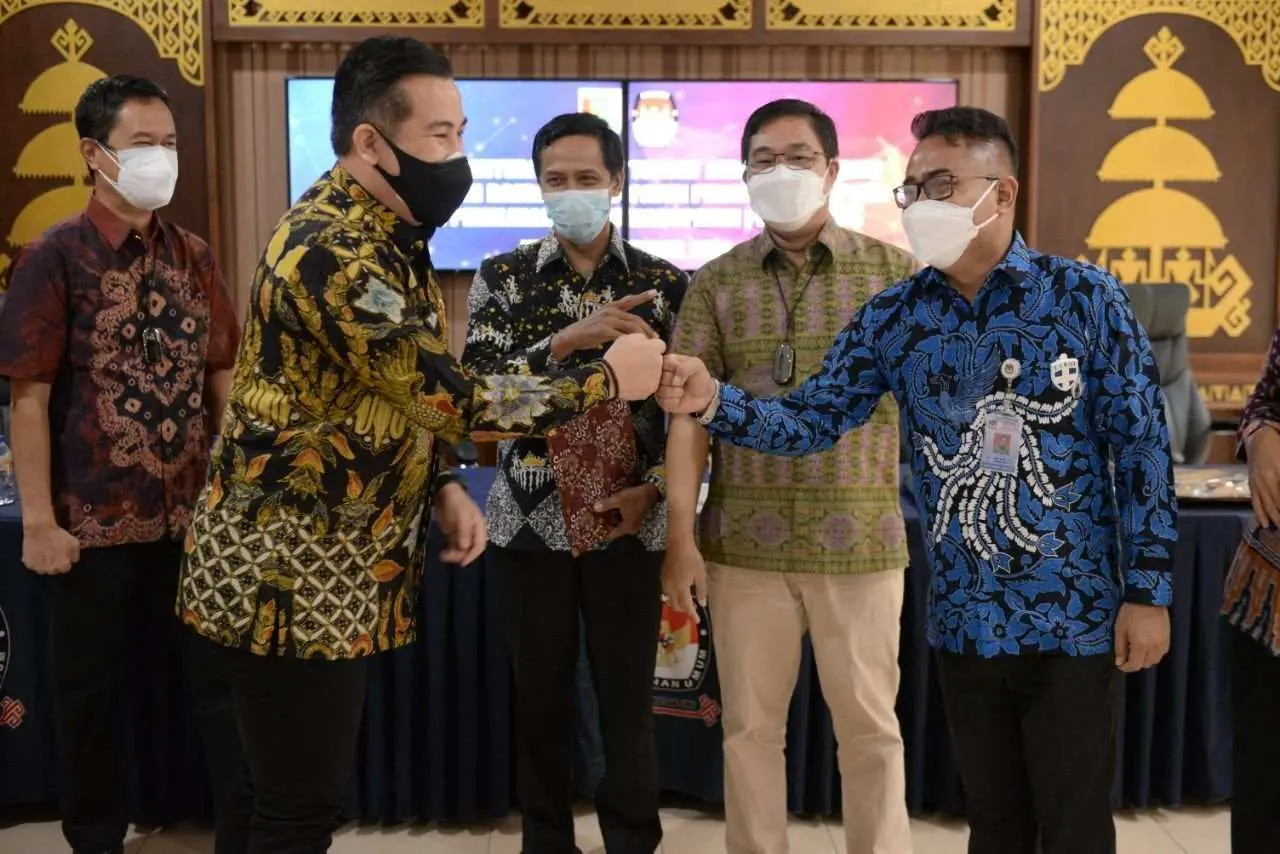 Bupati Dendi Serahkan Lahan Seluas 2000 Meter Untuk KPU Pesawaran
