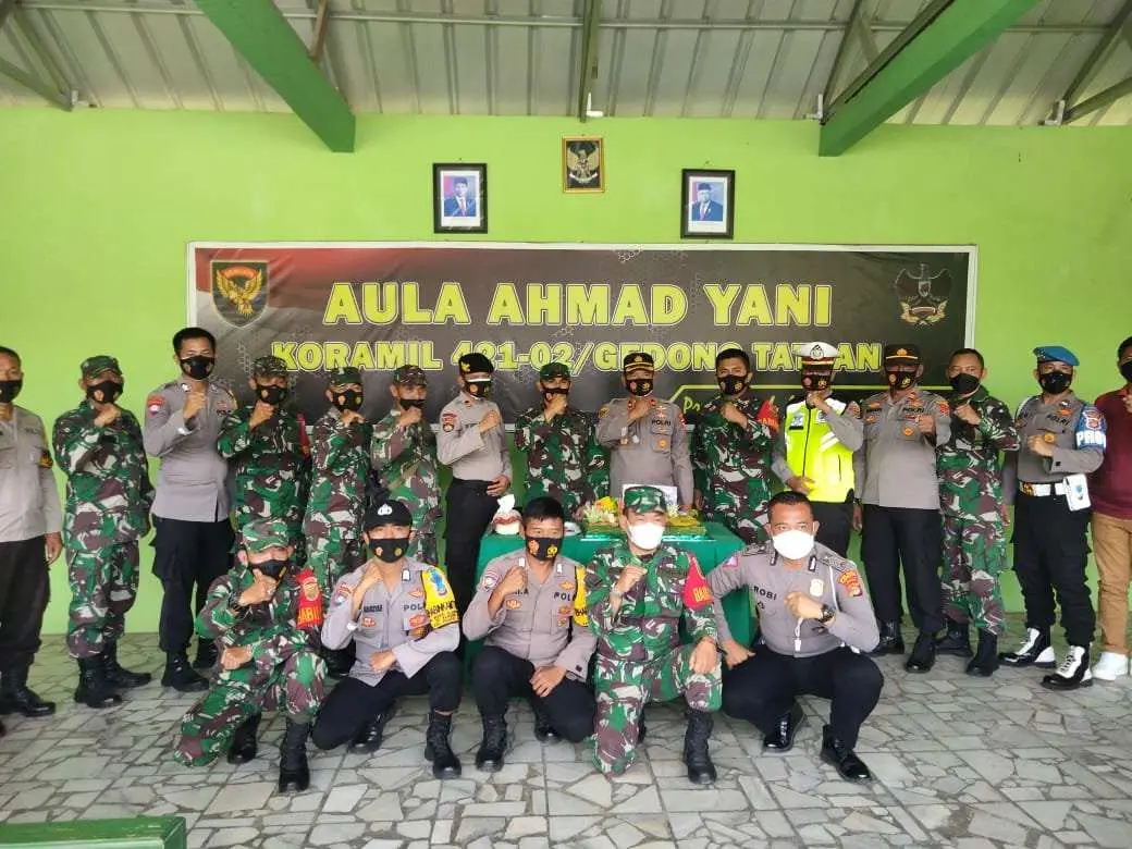 HUT TNI Ke-76, Polsek Gedong Tataan Beri Kejutan