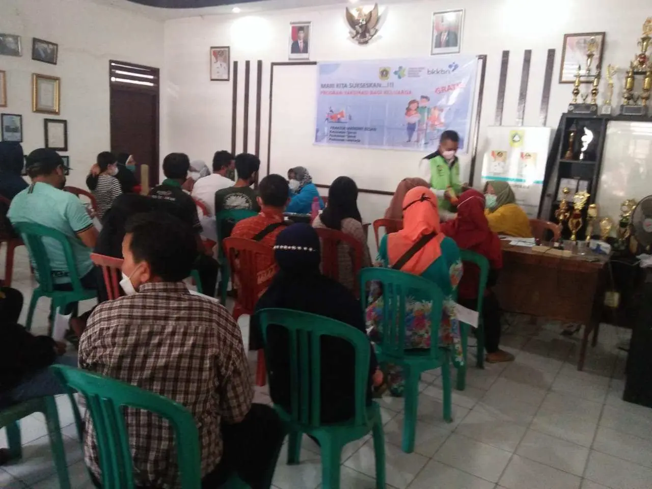 Pemdes Bekerjasama Dengan Puskesmas Sukaharja Gelar Pelayanan Vaksin Covid- 19