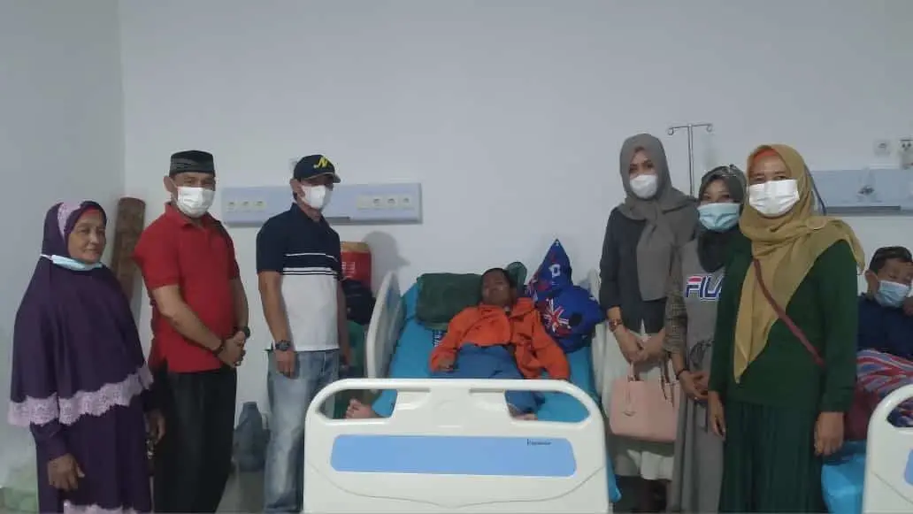 Jenguk Anggotanya Yang Sakit, Wanhat DPD KO-WAPPI Evi Susina Sampaikan Ini