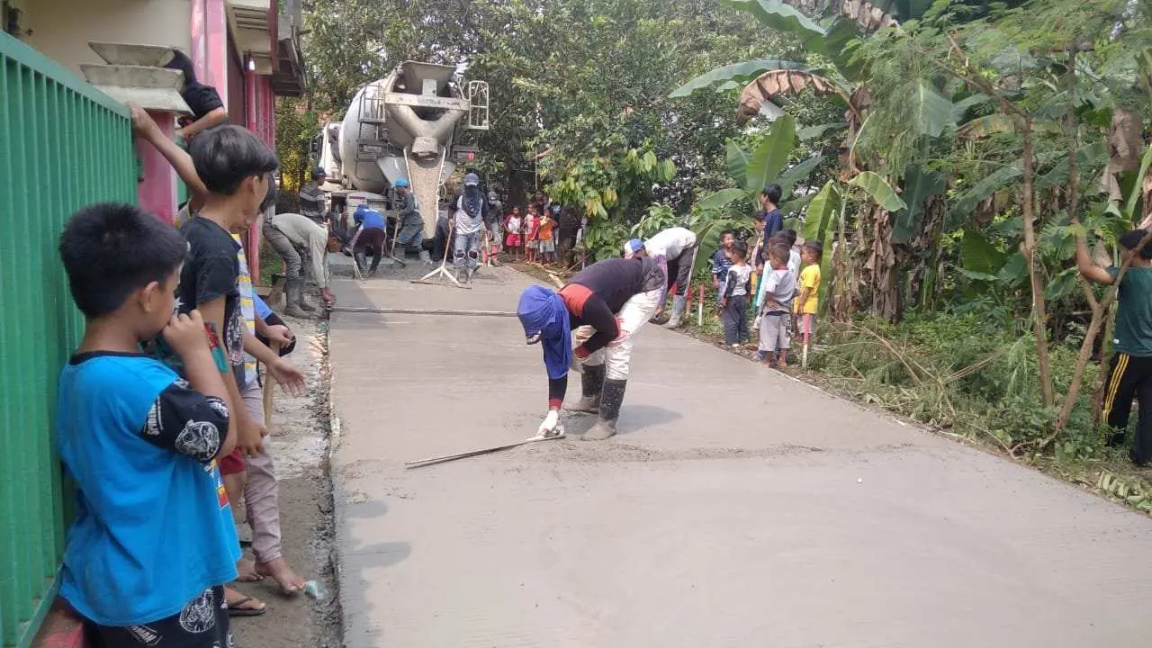 Bikin Bangga Warga Atas Terealisasinya Tahap Awal Betonisasi Desa Cogrek