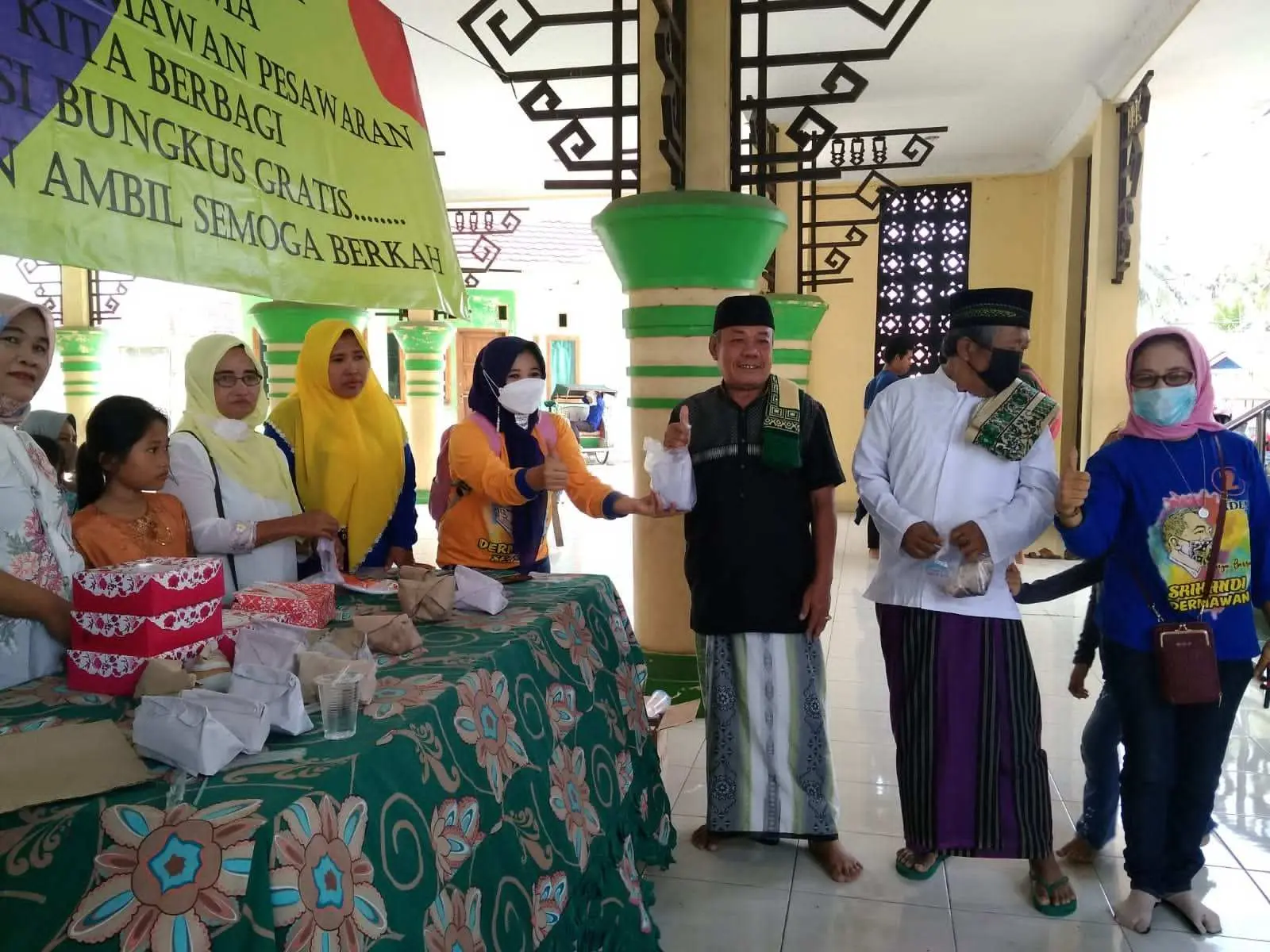 Srikandi Dermawan Gelar Aksi Bagikan 343 Nasi Bungkus Untuk Masyarakat