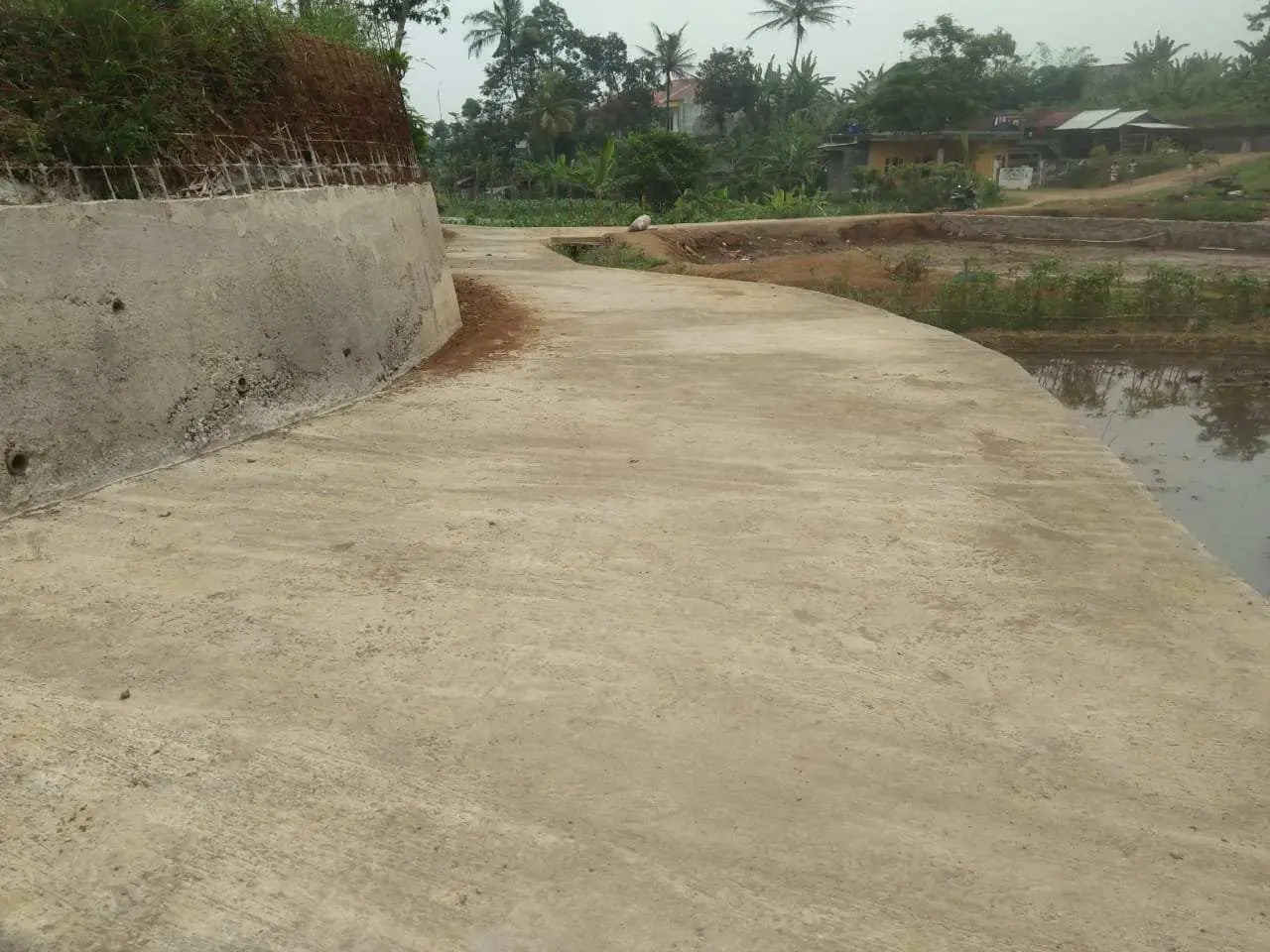 Betonisasi Jalan Desa Caringin Dengan Dana SAMISADE Diduga Bermasalah