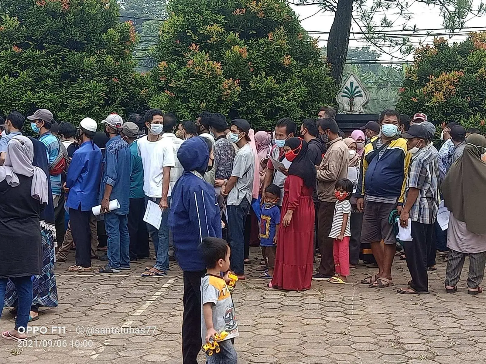 Pelanggaran Prokes di Kelurahan Nanggewer, Kelurahan dan Pihak Bank Saling Lempar Tanggung Jawab