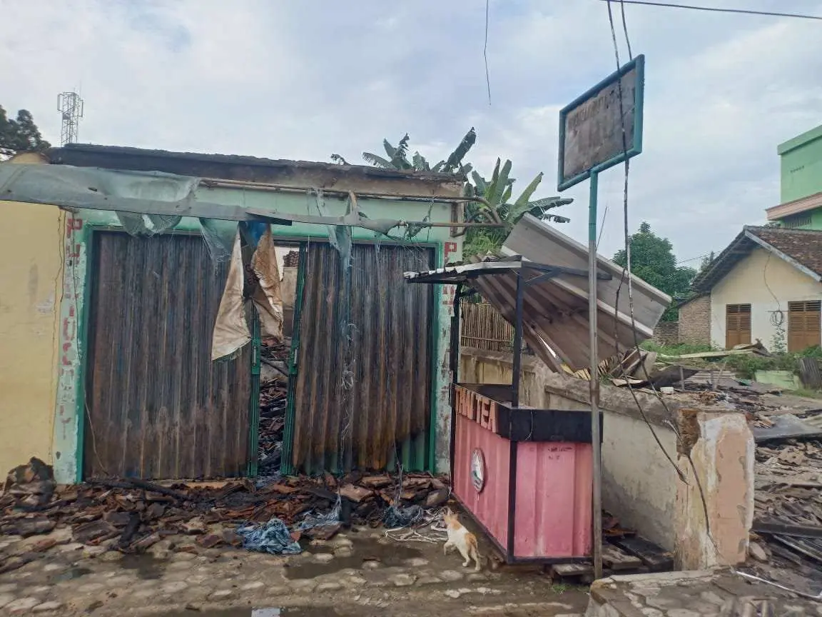 Ludes, Kios Foto Copy Iyan Dilalap Si Jago Merah