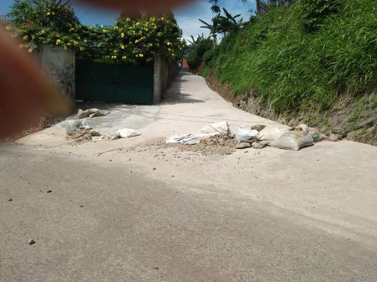 Pemdes Citeko Realisasikan Dana Samisade Betonisasi Jalan dan jembatan