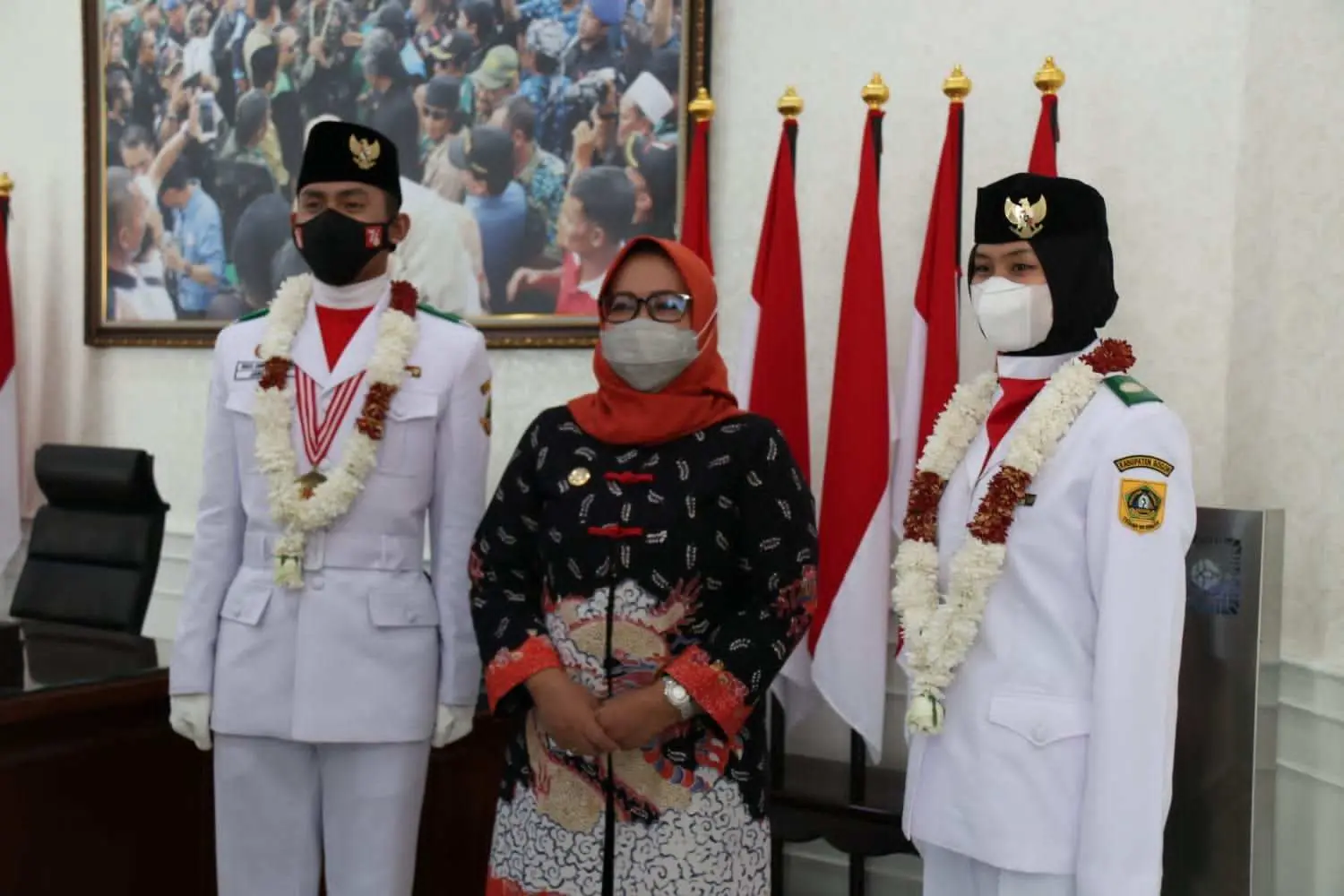 Dua Paskibraka Asal Bogor Dapat Beasiswa Pancakarsa Dari Bupati Ade Yasin