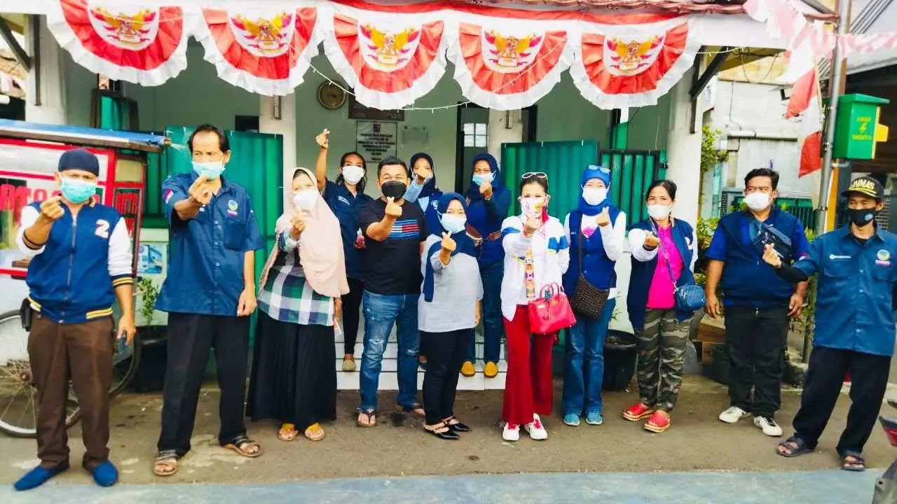 Gebyar Hut RI ke 76 Fraksi Nasdem Bagi 3000 Masker Dengan Cara door To Door
