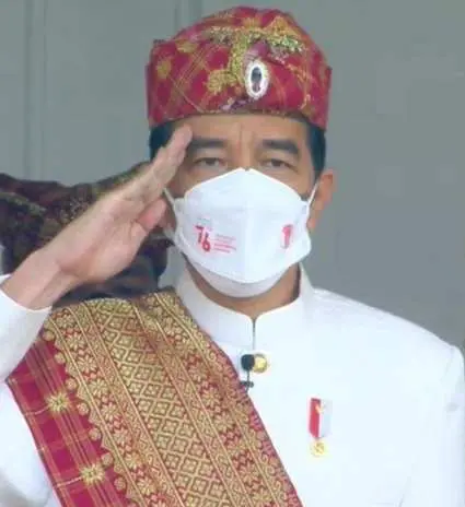 Pimpin Upacara di Istana Merdeka, Presiden Jokowi Kenakan Pakaian Adat Lampung