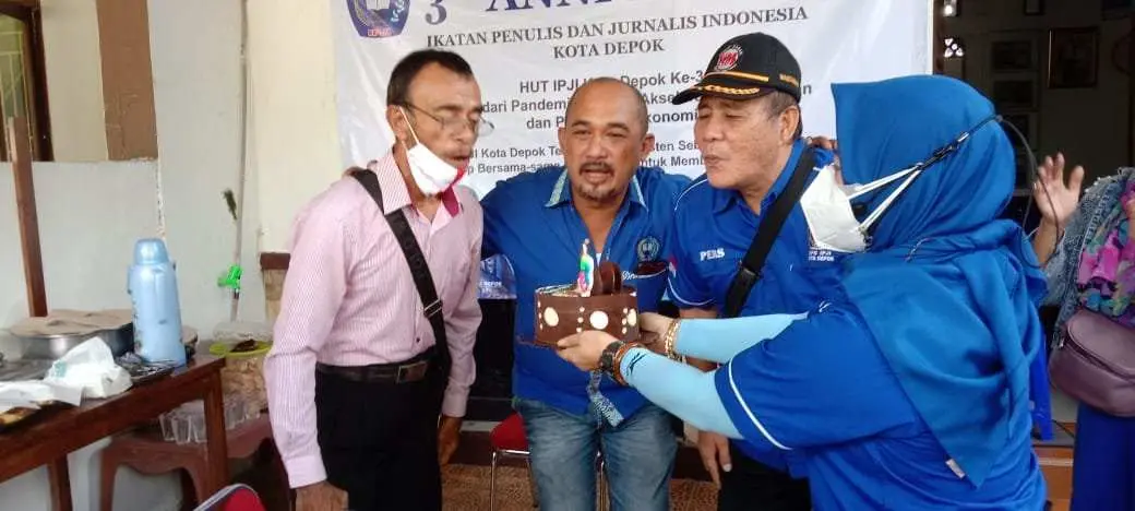 Ulang Tahun Ke 3, IPJI Kota Depok Bagi-bagi Sembako