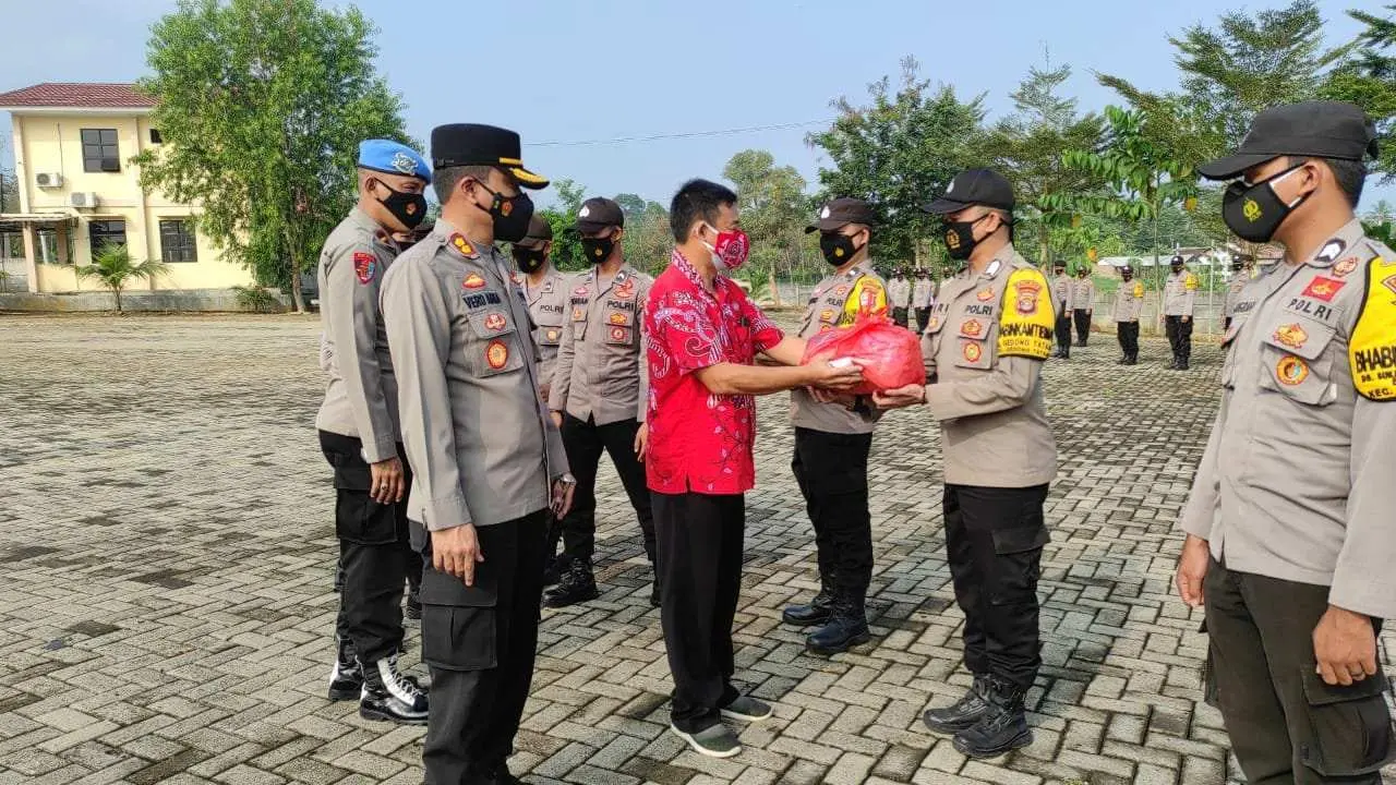 Polres Pesawaran Gelar Apel Penyerahan Baksos Covid-19