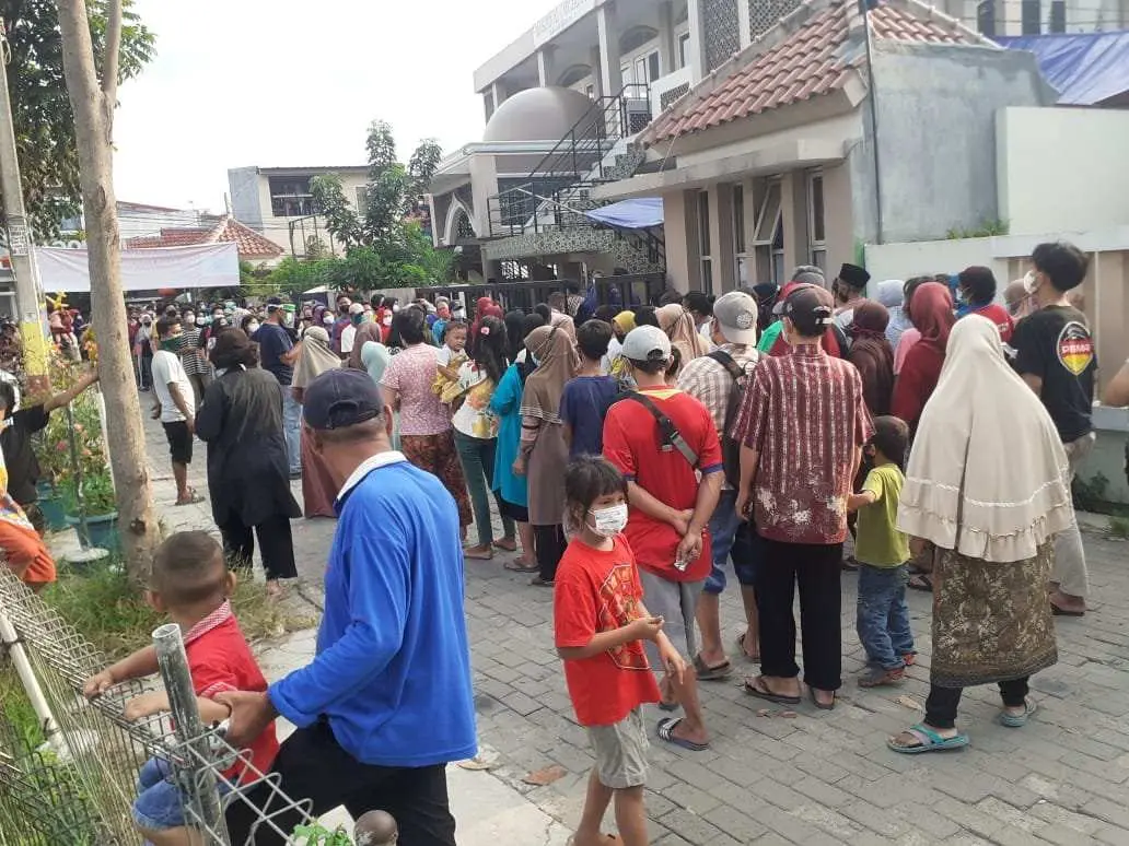 Pembagian Daging Qurban Di Masjid Jami Al-Mujadid, Mengundang Kerumunan Massa