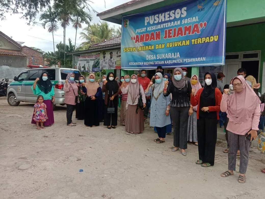 100 Binaan Evi Susina Dari KWT Dan UMKM Mendapat Vaksin Covid Gratis Dari Polres Pesawaran