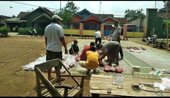 Warga Way Layap 2, Qurban 4 Ekor Sapi dan 19 Ekor Kambing di Masjd Nurhidayah