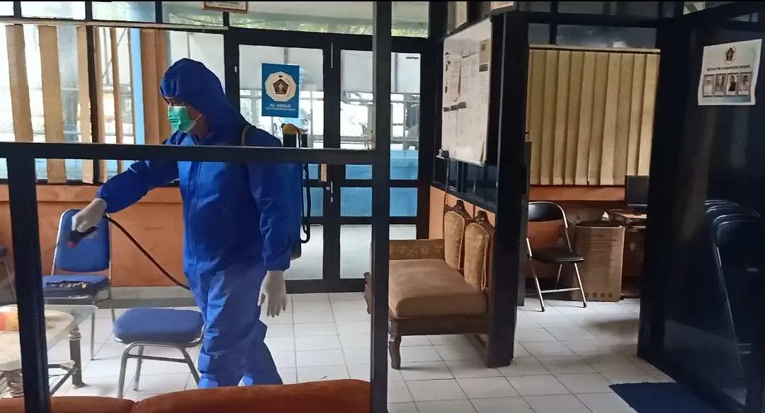 PWI Kabupaten Bogor Sterilisasi Kantor Dari Virus Corona