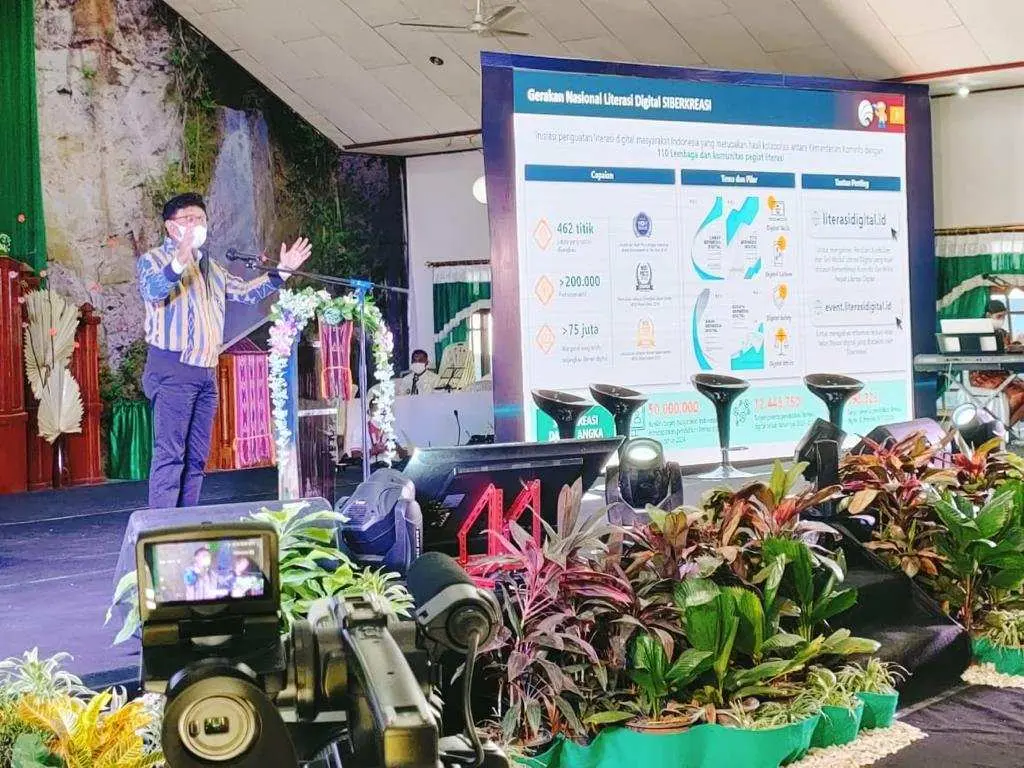 Simultan Bangun Infrastruktur Digital, Menkominfo Target 200 Ribu Masyarakat NTT Terliterasi