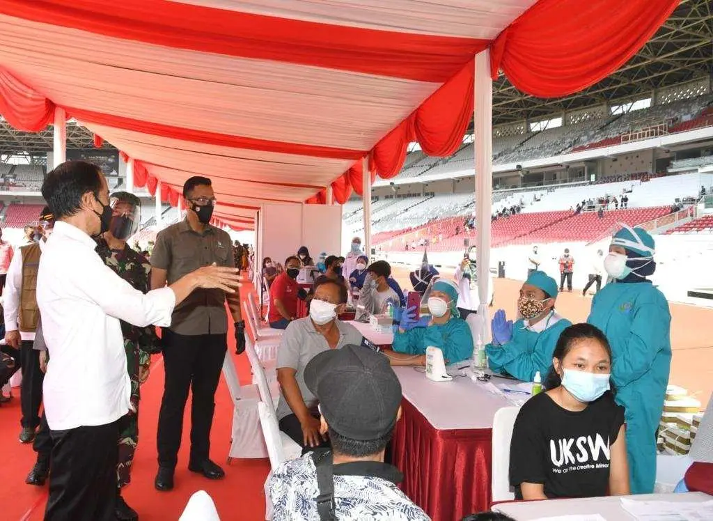 Presiden Jokowi Minta TNI-Polri Turut Sukseskan Target Dua Juta Vaksinasi