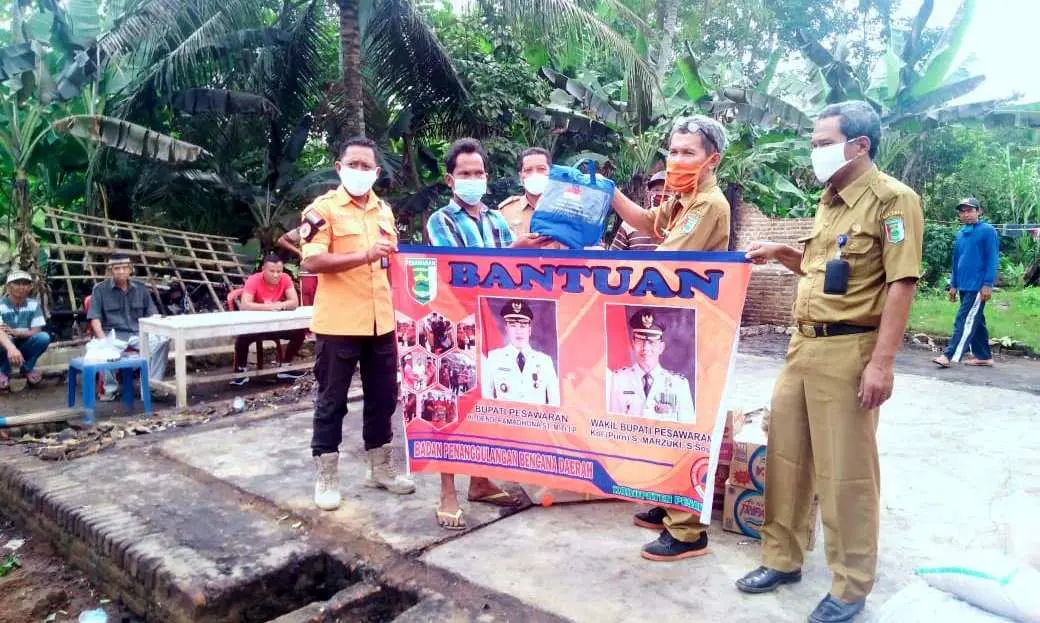 Pemkab Pesawaran Berikan Bantuan Kepada Warga Korban Kebakaran