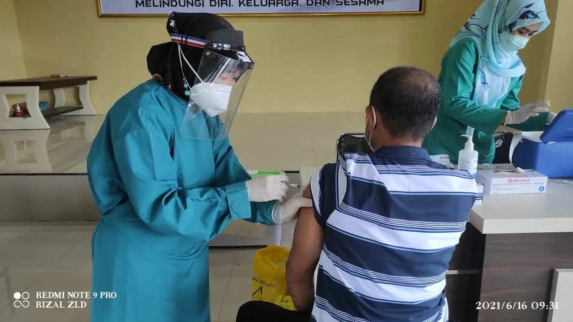 Vaksinasi Masal Kepada Personel Polres Pesawaran