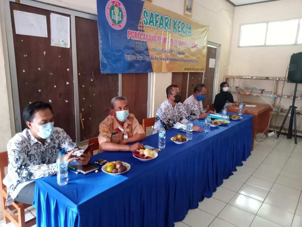 Ketua PGRI Cabang Kecamatan Tenjo Bersama Jajaran Pengurus Adakan Safari kerja.