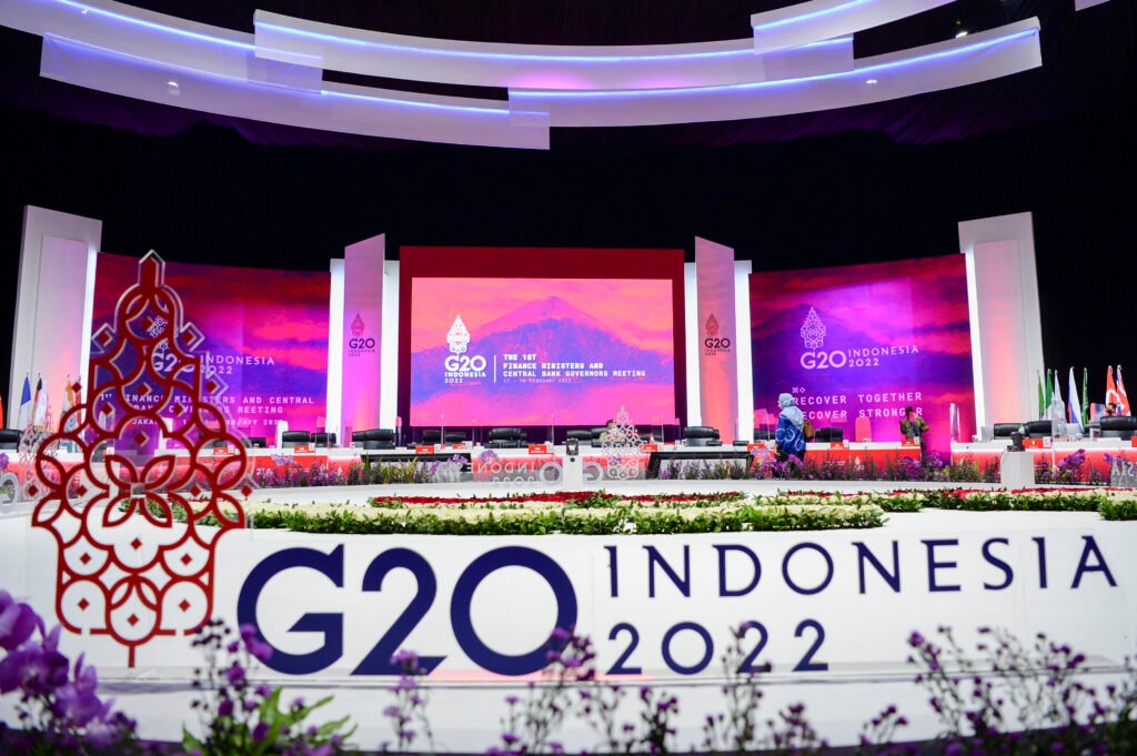 Suasana ruangan yang akan digunakan untuk Pertemuan Tingkat Menteri Keuangan dan Gubernur Bank Sentral G20 (G20 FMCBG) di Jakarta Convention Center, Jakarta, Rabu (16/2/2022).